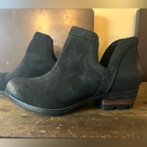 Sorel Lolla cut out booties